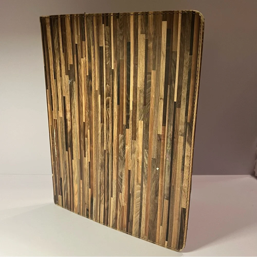 PREOWNED | Wood‑Grain Pattern iPad Case